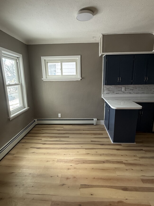 Photo - 4333 W 8th St