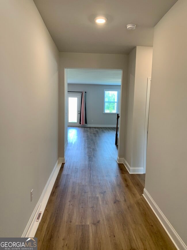 Photo - 600 Cunninghame Ct