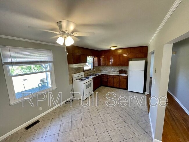 Building Photo - 465 Clearwater Dr