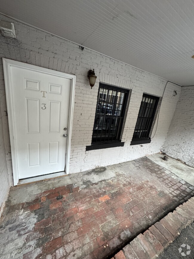 T3 - 10-16 E Chase St Rental