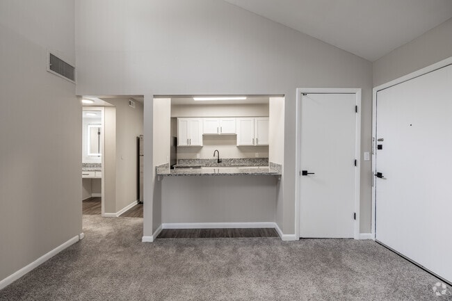 1BR, 1BA - 675SF - Dining Area