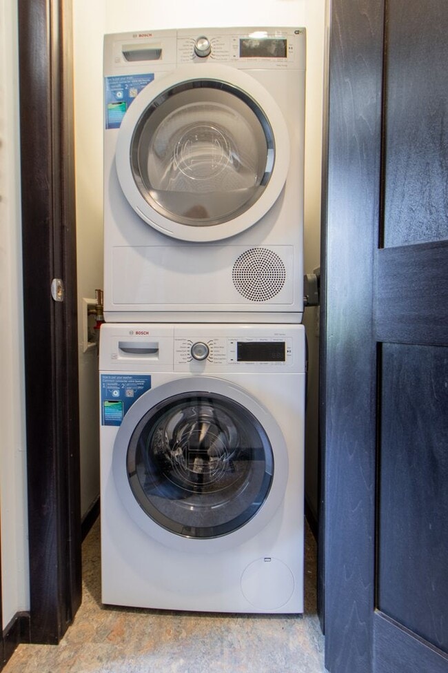 Photo - AVAILABLE JULY - Renovated Luxury 1 bed/1 bath Home on PARK POINT Unit 3