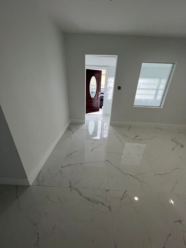 Photo - 700 NW 3rd Ave
