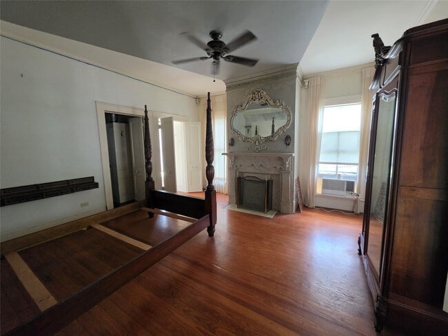 Photo - 815 E Washington Ave