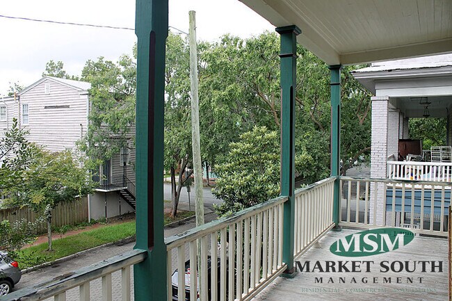 Photo - 308 E Waldburg St Unit Upper