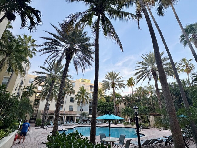 Building Photo - 780 S Sapodilla Ave Unit 306