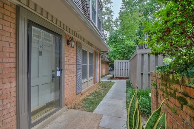 Building Photo - 3000 Hillsboro Pike