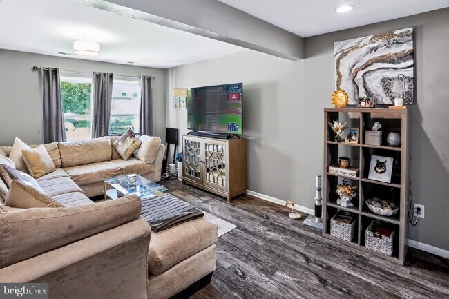 Photo - 120 Calderwood Ln