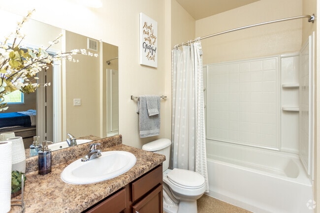 1BR, 1BA - Grand Terrace/841 SF