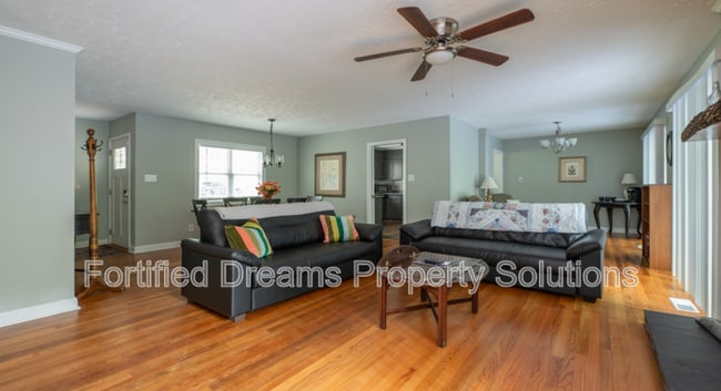 Building Photo - 312 Foxcroft Dr Rental