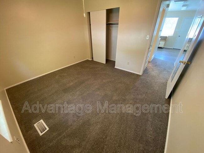 Photo - 122 N 1050 E