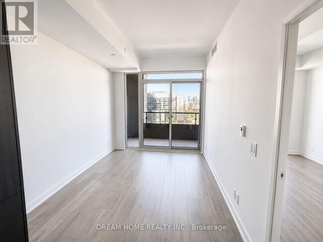 Photo - 285 Dufferin St Unit 810