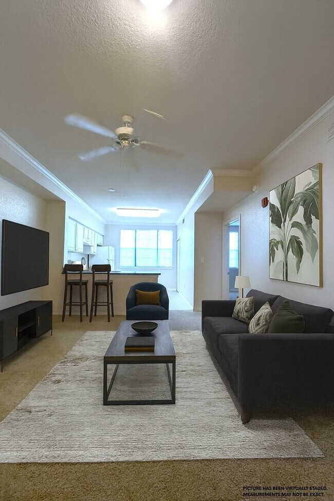 Building Photo - 1x1 Bright and spacious, convenient 1st fl...