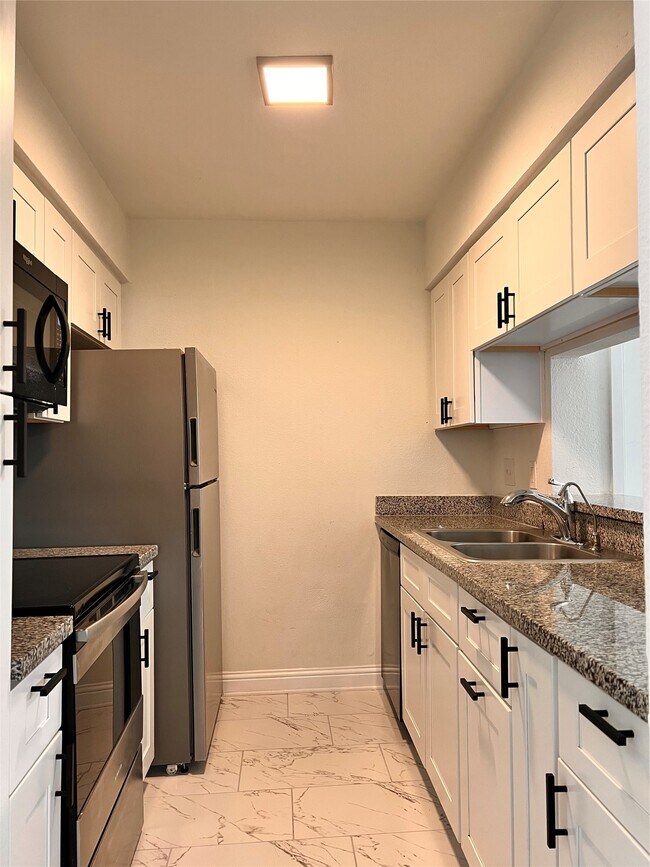 Photo - 3005 Walnut Bend Ln Unit 32