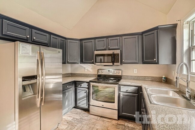 Photo - 5911 Dunn Rd