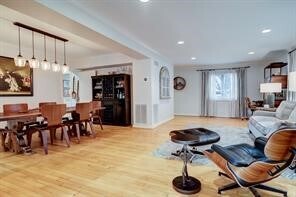 Photo - 3827 Drake St