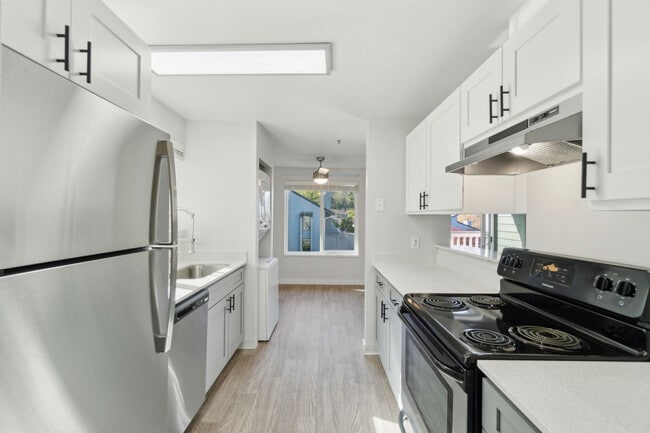 Photo - Spinnaker Apartments
