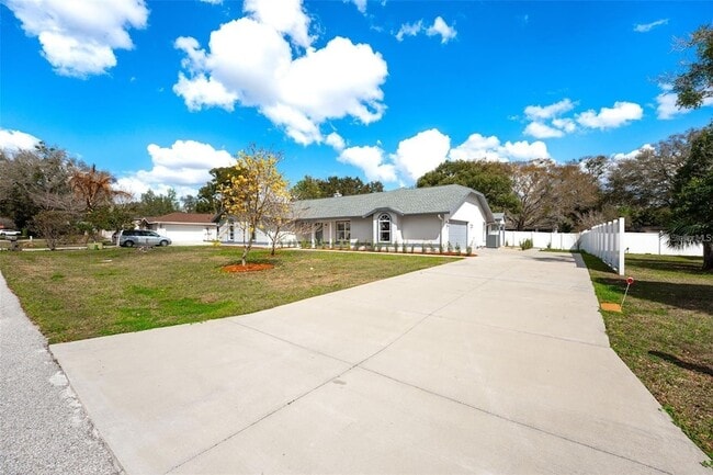 Photo - 5521 Oak St
