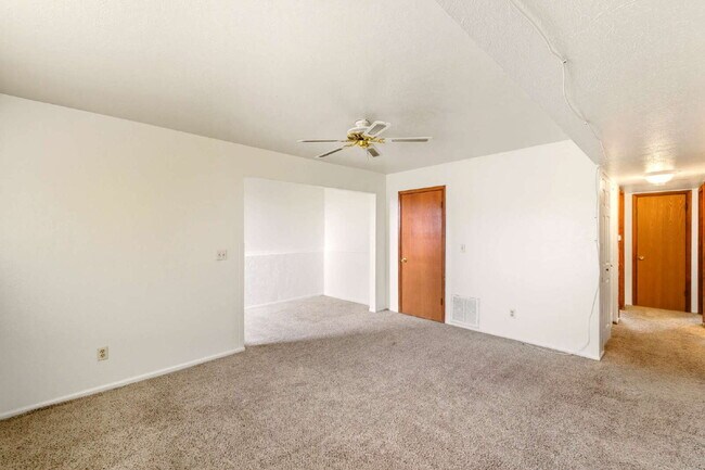 Photo - Available Immediately! 3 Bed 1 Bath in Denver Unit A
