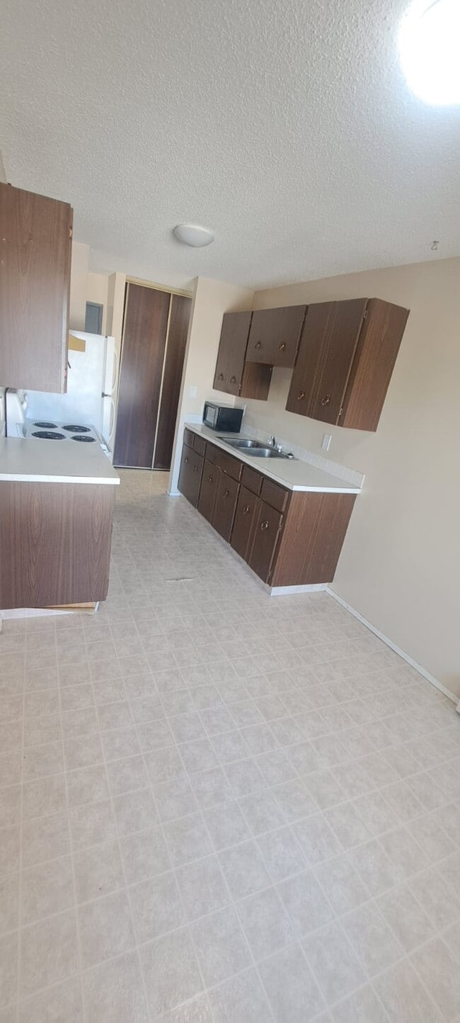 Building Photo - 4507-444 44 Ave Unit 408