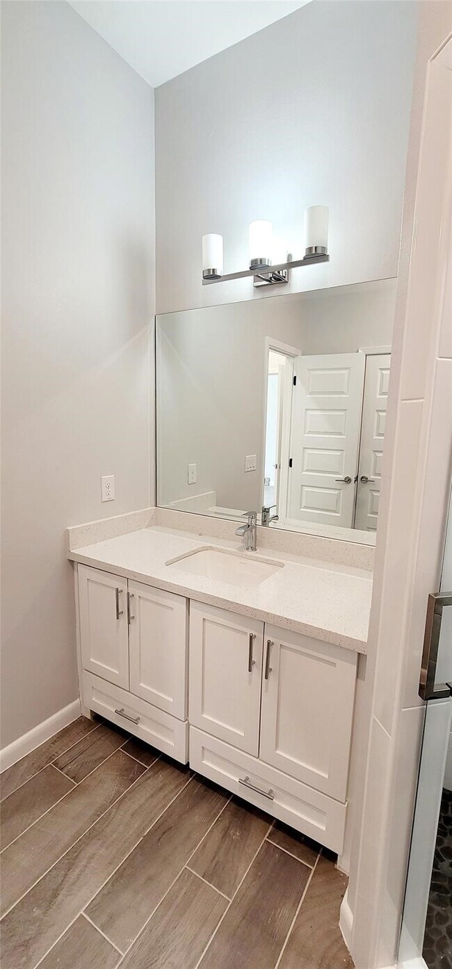 Photo - 1502 Charles St