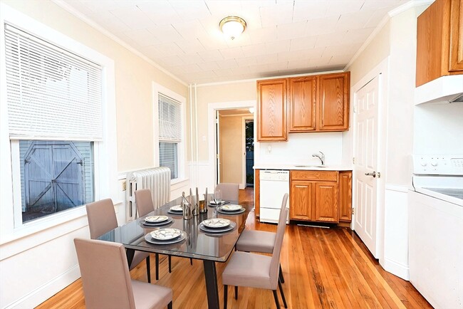 Photo - 30 Sheppard Ave