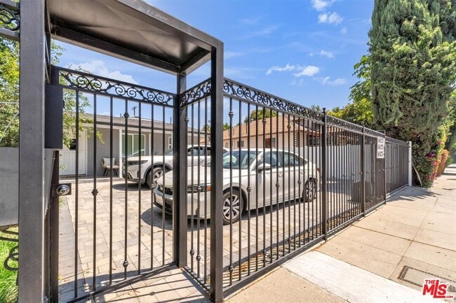 Photo - 14121 Califa St