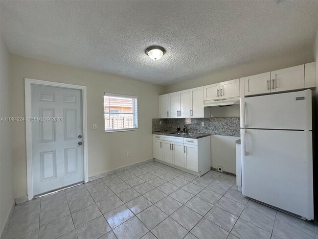 Photo - 11346 SW 2nd St Unidad Front