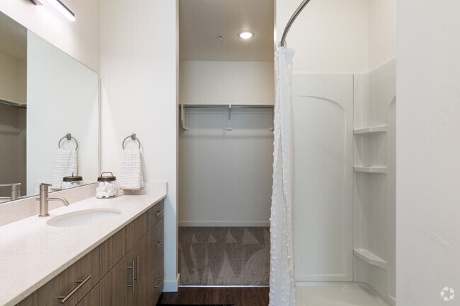 2BR, 2BA - 903SF