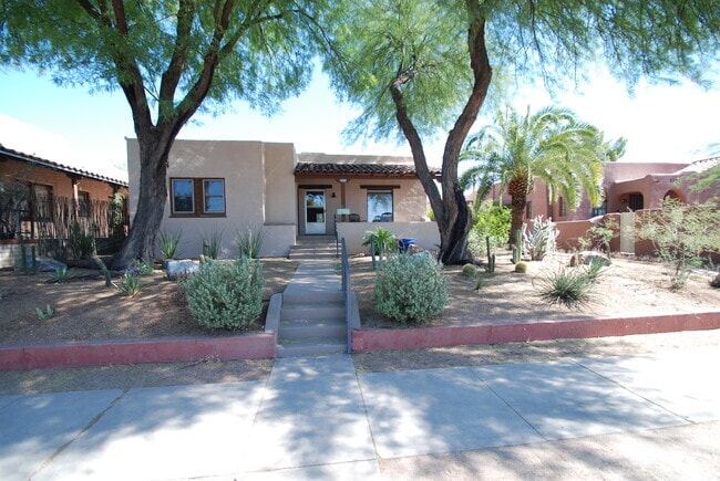 Building Photo - 2015 E 6th St Rental