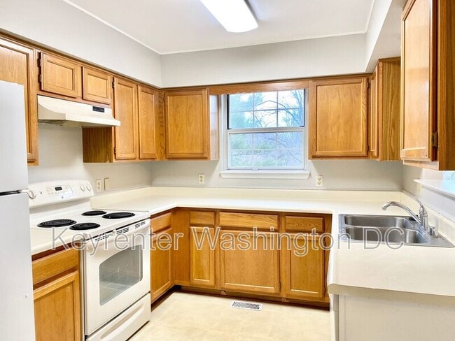 Photo - 18231 Fox Chase Cir