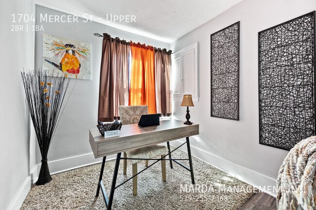 Photo - CHARMING 2-BEDROOM/1BATH UPPER UNIT IN CENTRAL WINDSOR + HYDRO & GAS Unit Upper