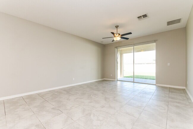 Photo - 2743 Creekmore Ct