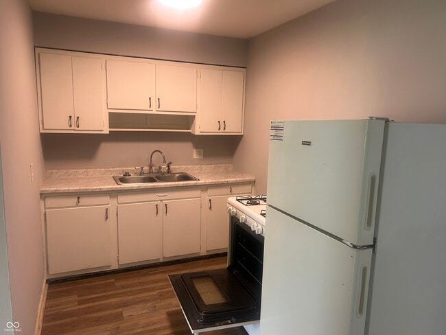 Photo - 135 W Hendricks St Unit 4