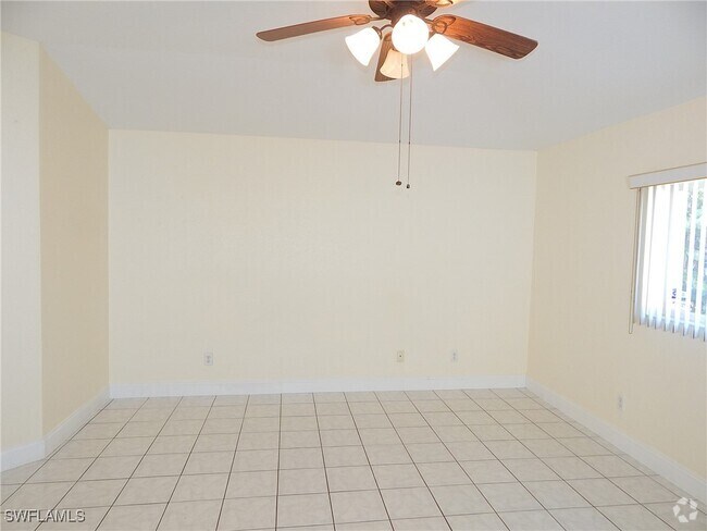 Building Photo - 424 SW 38th Pl Rental