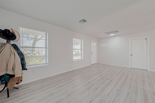 Photo - 1612 2nd St