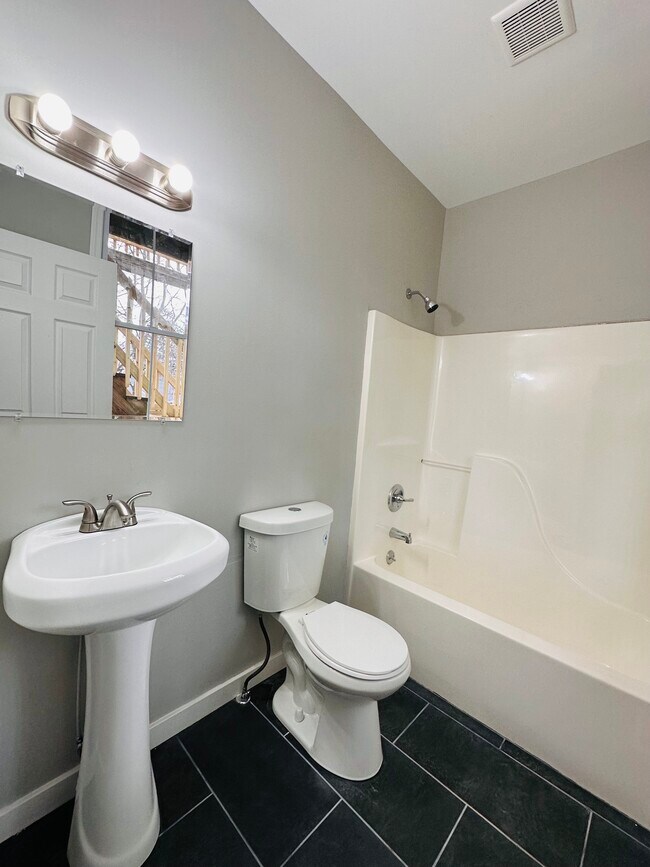 19 Thompson St Unit B