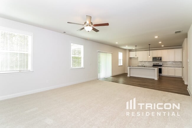Photo - 47 Leyland Ct