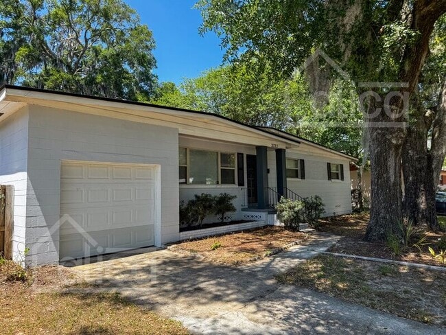 Building Photo - 3722 Bess Rd