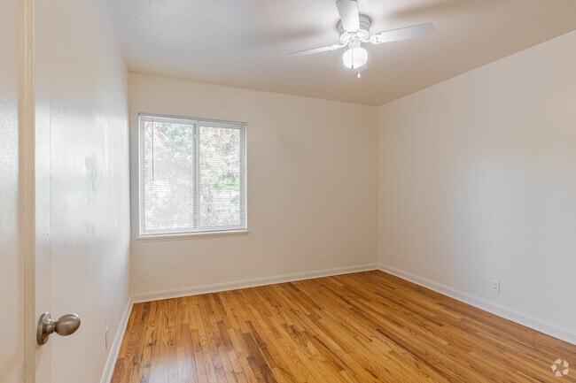 1BR, 1BA - 500SF - Bedroom