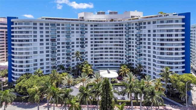 Building Photo - 5151 Collins Ave Unit 925