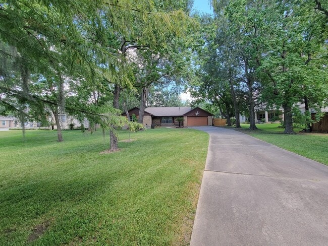 Building Photo - 10282 Valley Dr S
