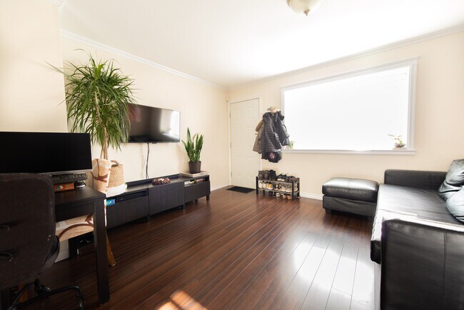 168 59th Av W