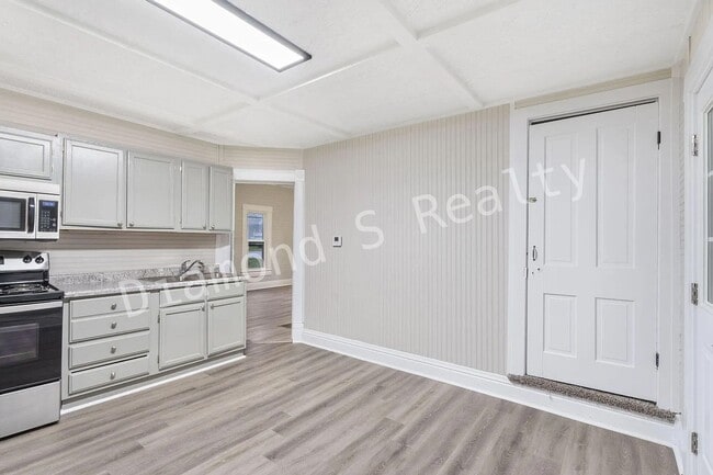 Photo - 240 E Mill St