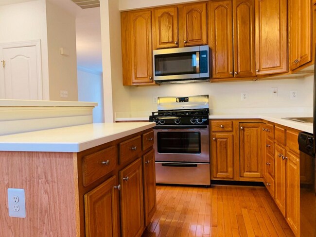 Photo - 978 Herons Run Ln