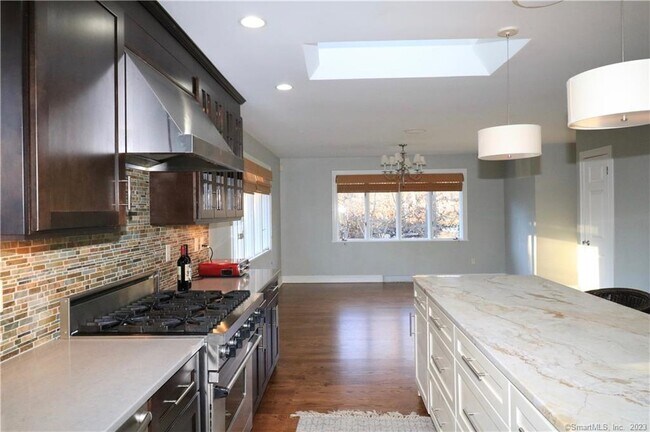 Photo - 950 Rock Rimmon Rd