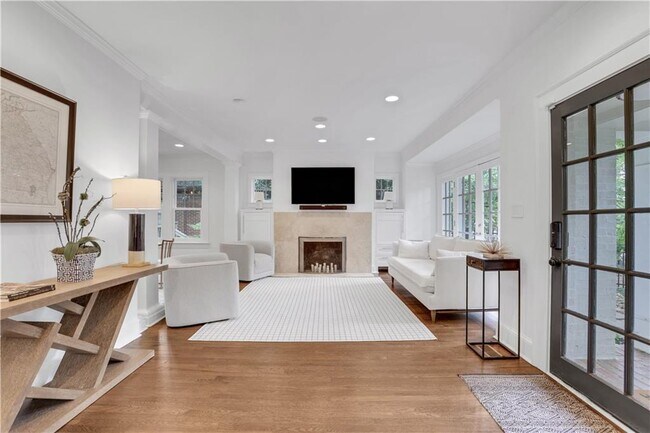 Photo - 355 8th St NE