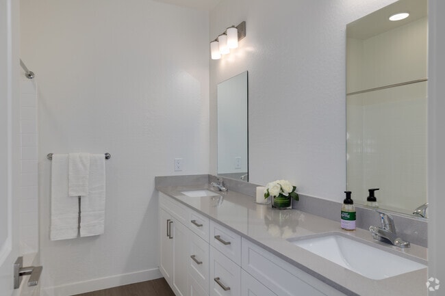 2BR, 2.5BA - 1,597SF - Bathroom - Canyon Townhomes