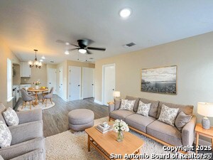 7571 Windsor Oaks