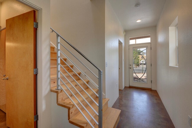 Photo - 1020 6th St NW